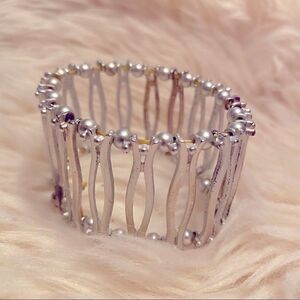 ⭐️⭐️HOST PICK⭐️⭐️ Silver Tone Stretch Bracelet